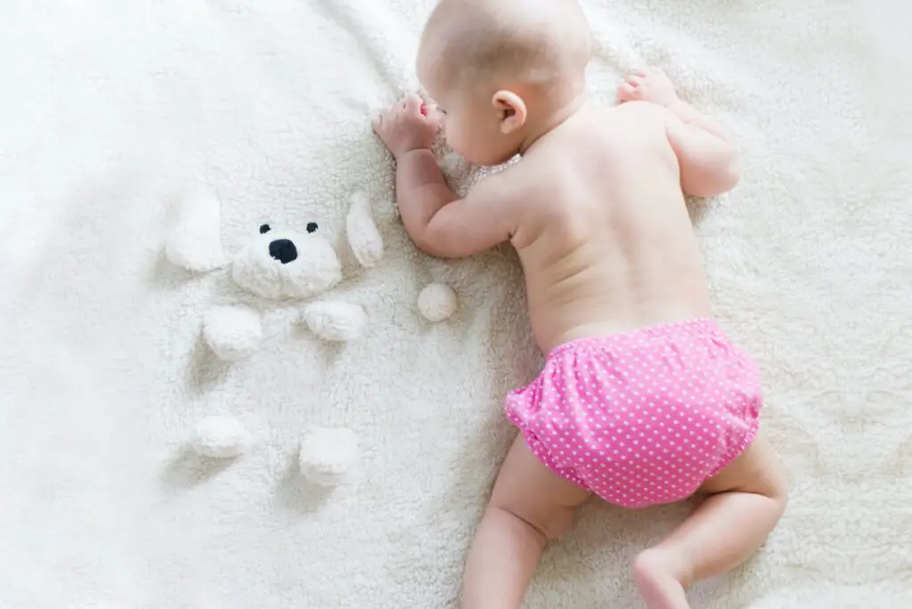 How to Change a Diaper, changing baby diapers