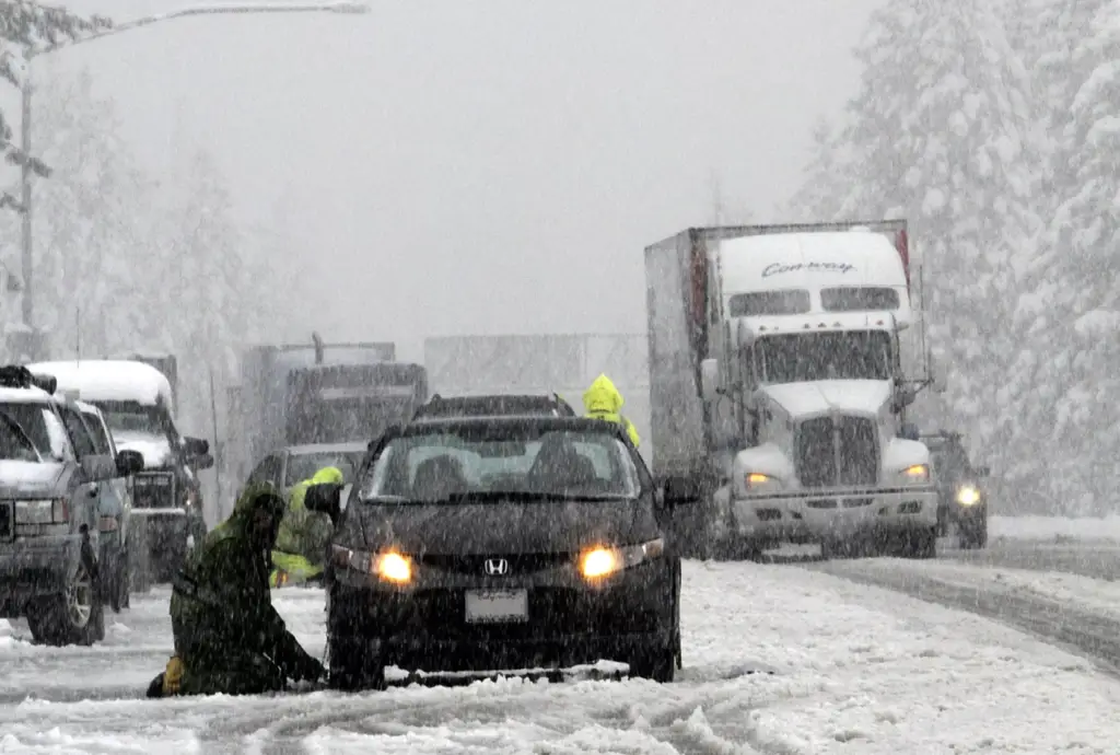 all wheel drive car driving in winter