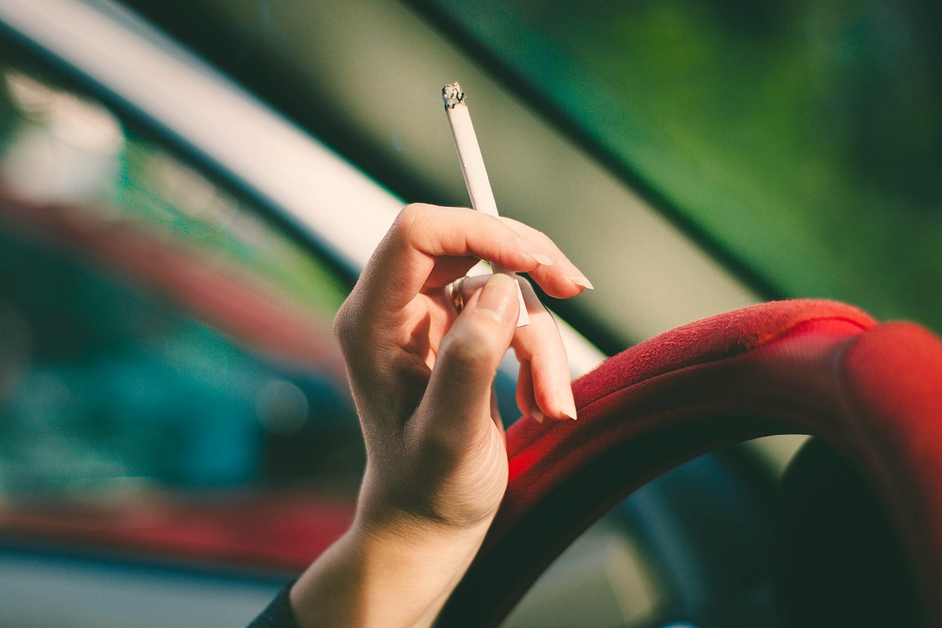 11 Tricks to Remove the Smell of Smoke from the Car